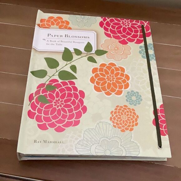 Paper Blossoms Coffee Table Pop Up Book - Picture 2 of 8